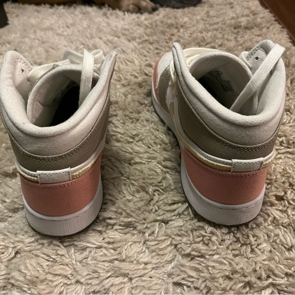 Nike White and Pink Sneakers - Picture 4 of 7